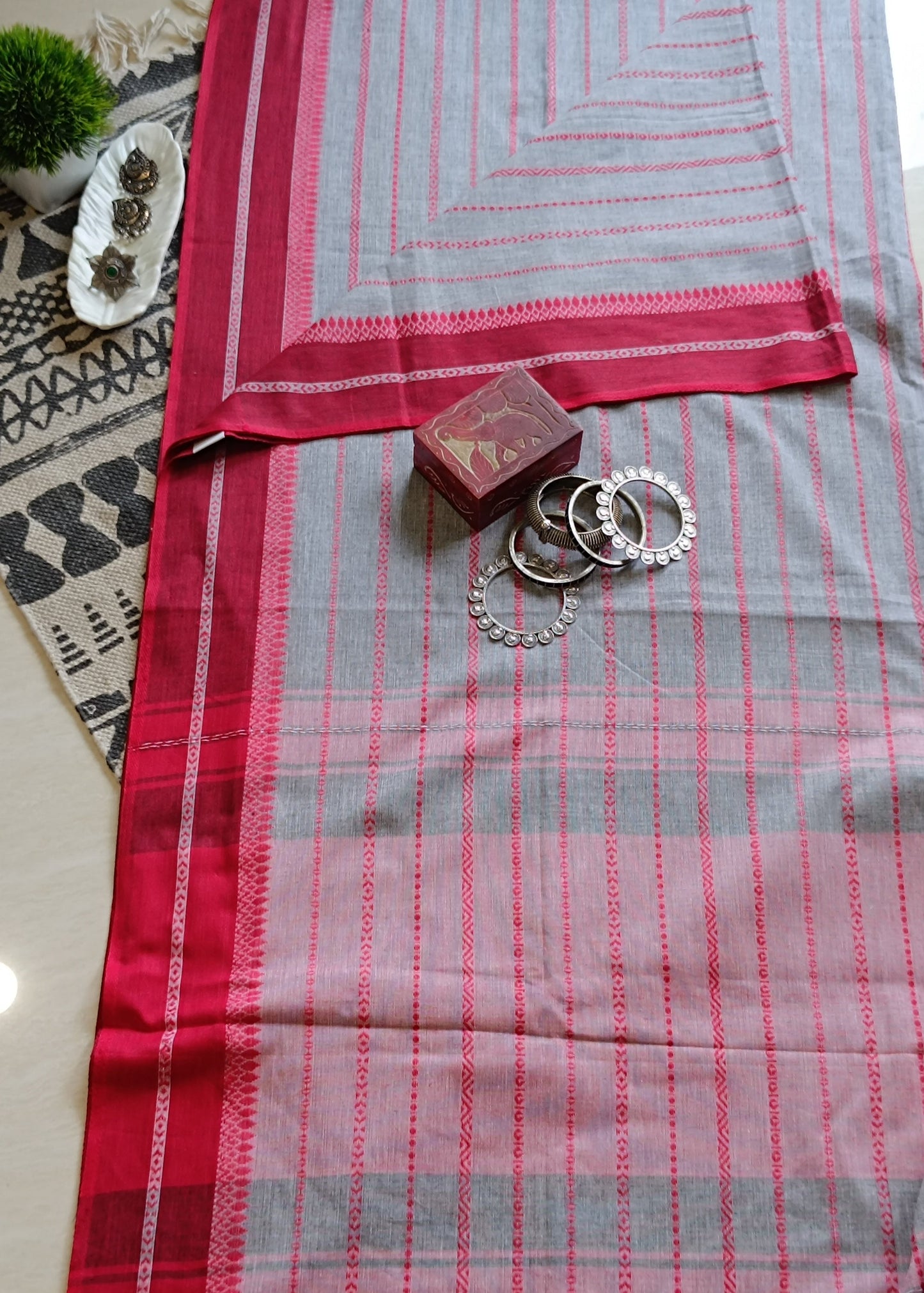 Gray & Marron Dhonekhali