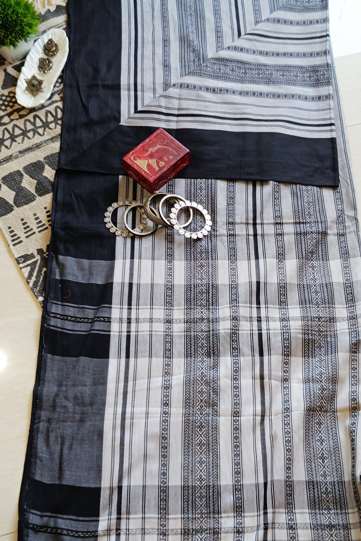 Gray & Black Dhonekhali