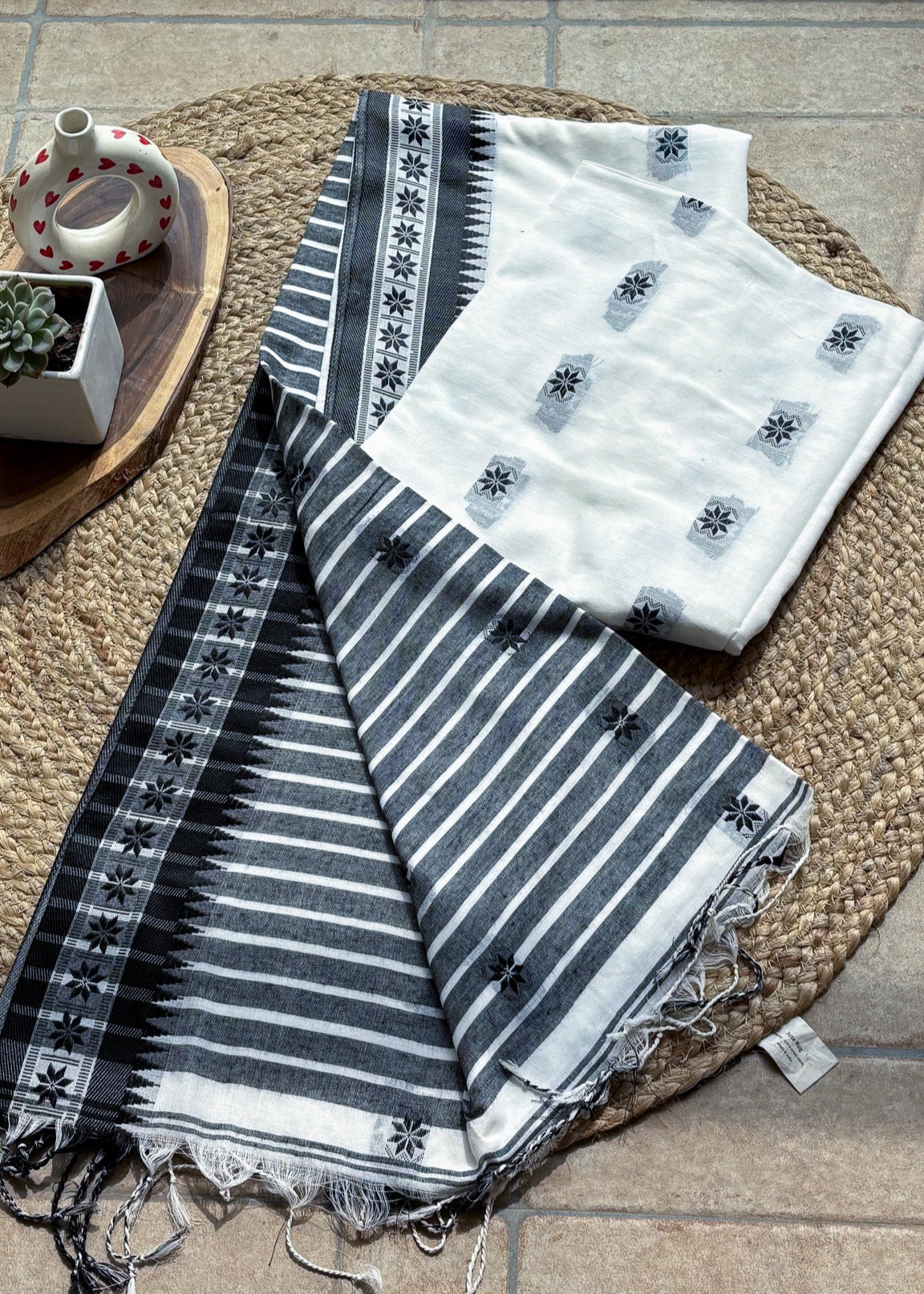 Iravati Handloom White & Black
