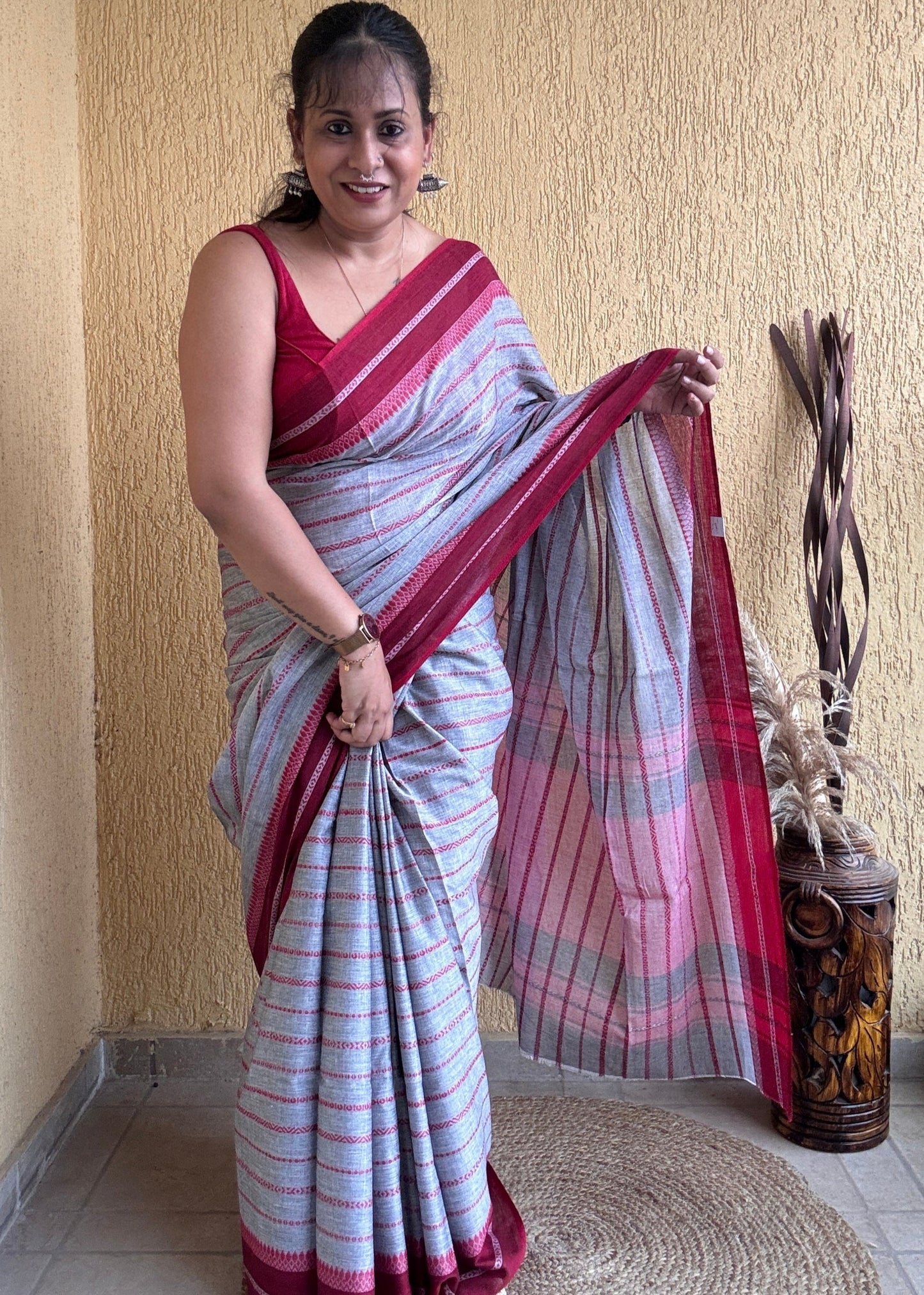 Gray & Marron Dhonekhali