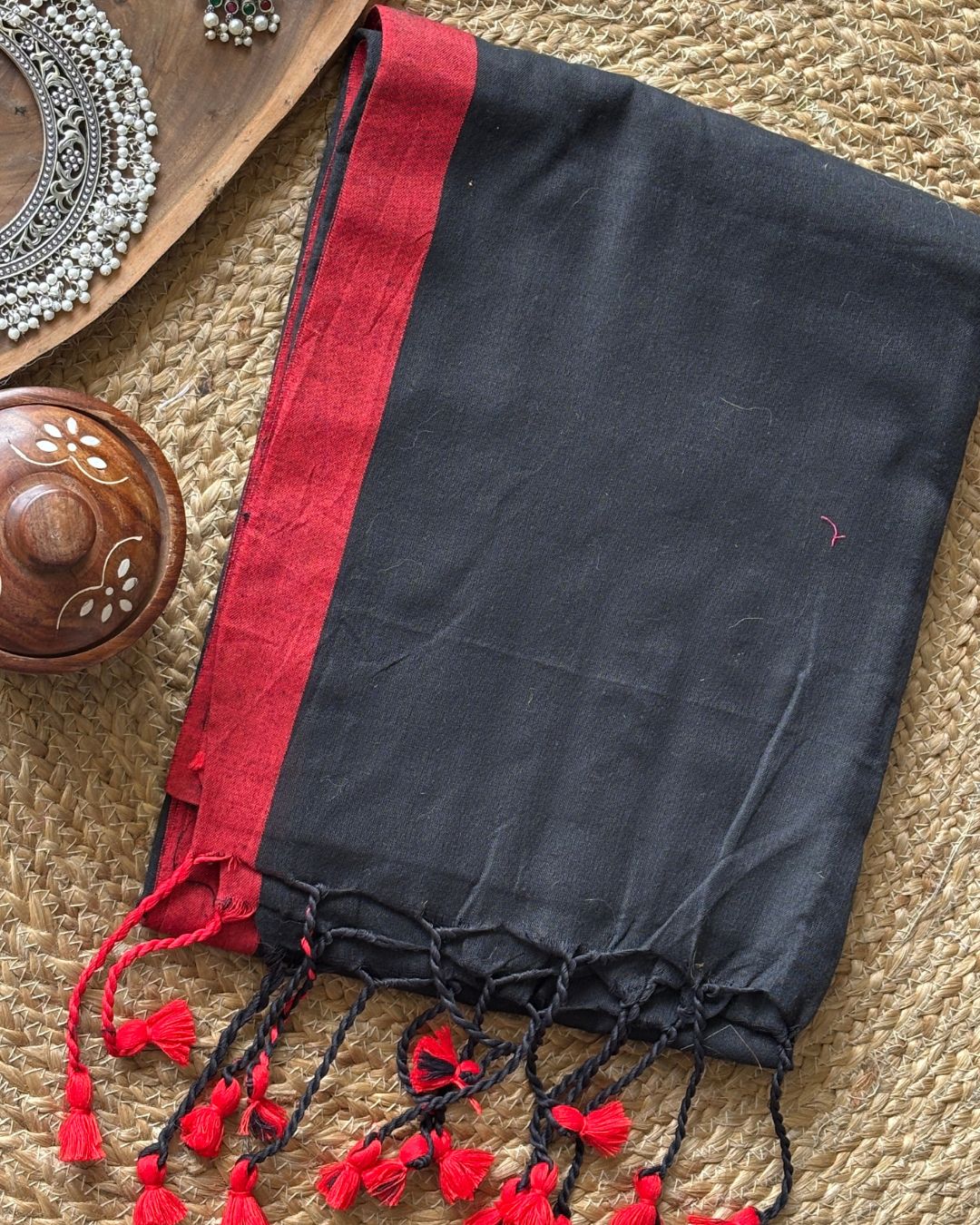 Inchi par Handloom Small pompom