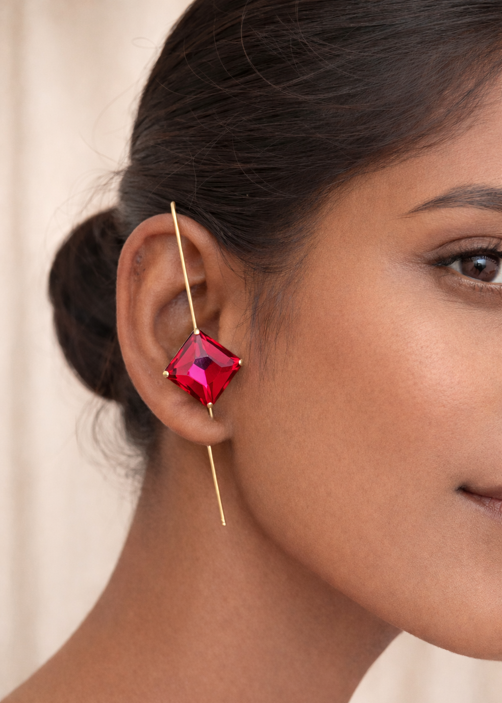 Astra Facet Ear Pin