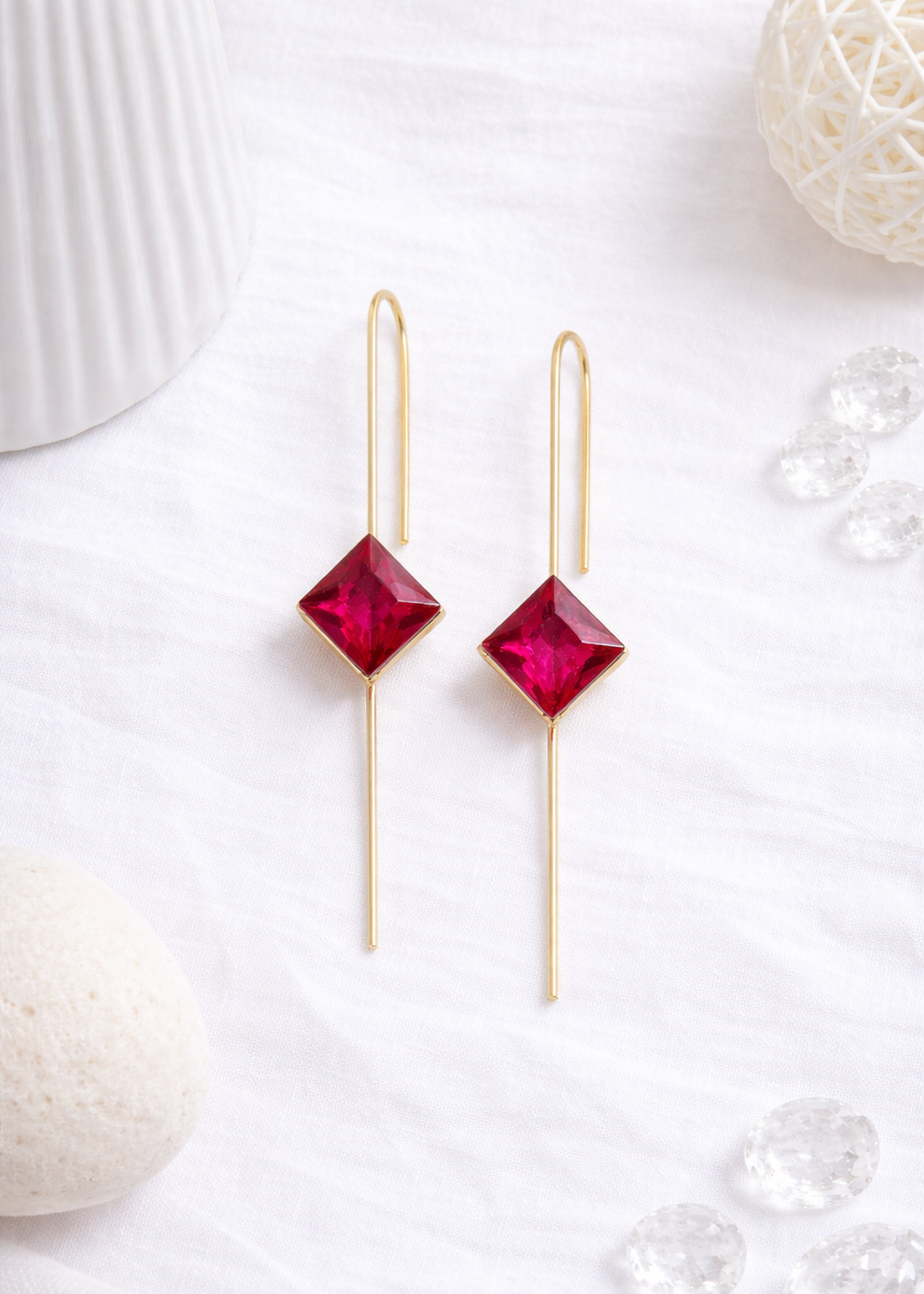 Astra Facet Ear Pin