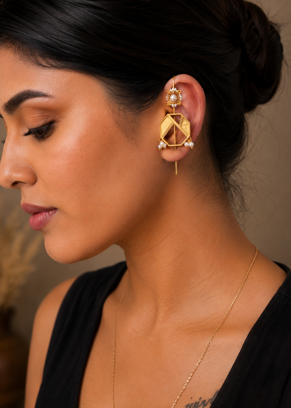 Noor Kites Ear Pins (White)