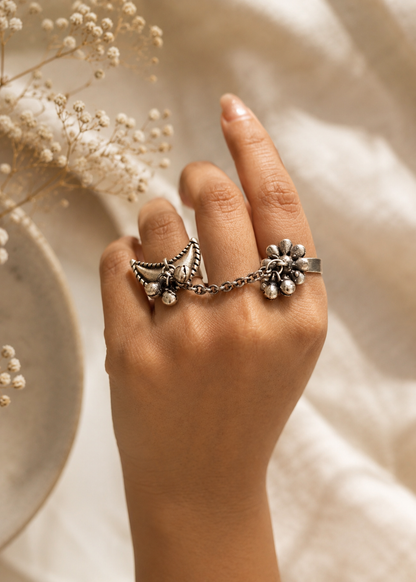 Chaandphool Linked Silver Ring