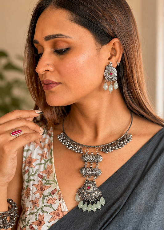 Vanya Hansli Necklace Set