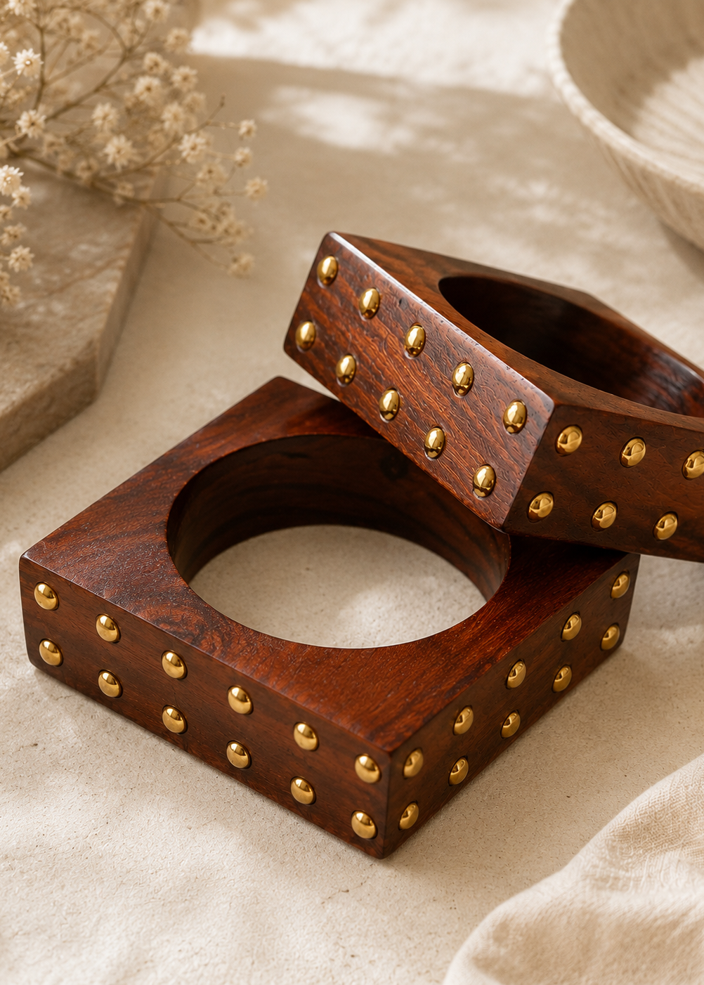 Nailah Stud Wooden Bangle (1 Pc)