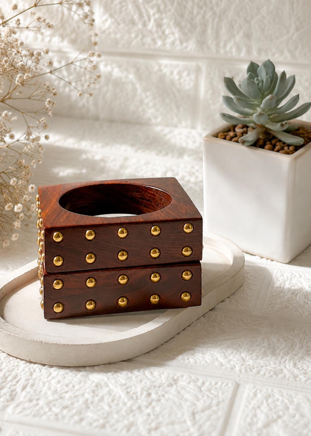 Nailah Stud Wooden Bangle (1 Pc)