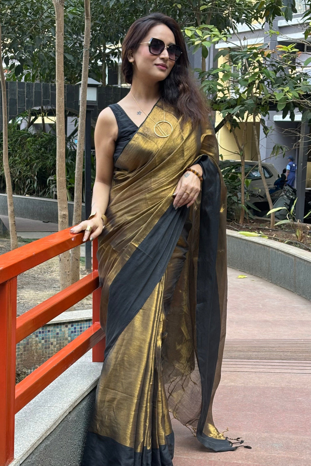 Raga Tissue - Golden & Black