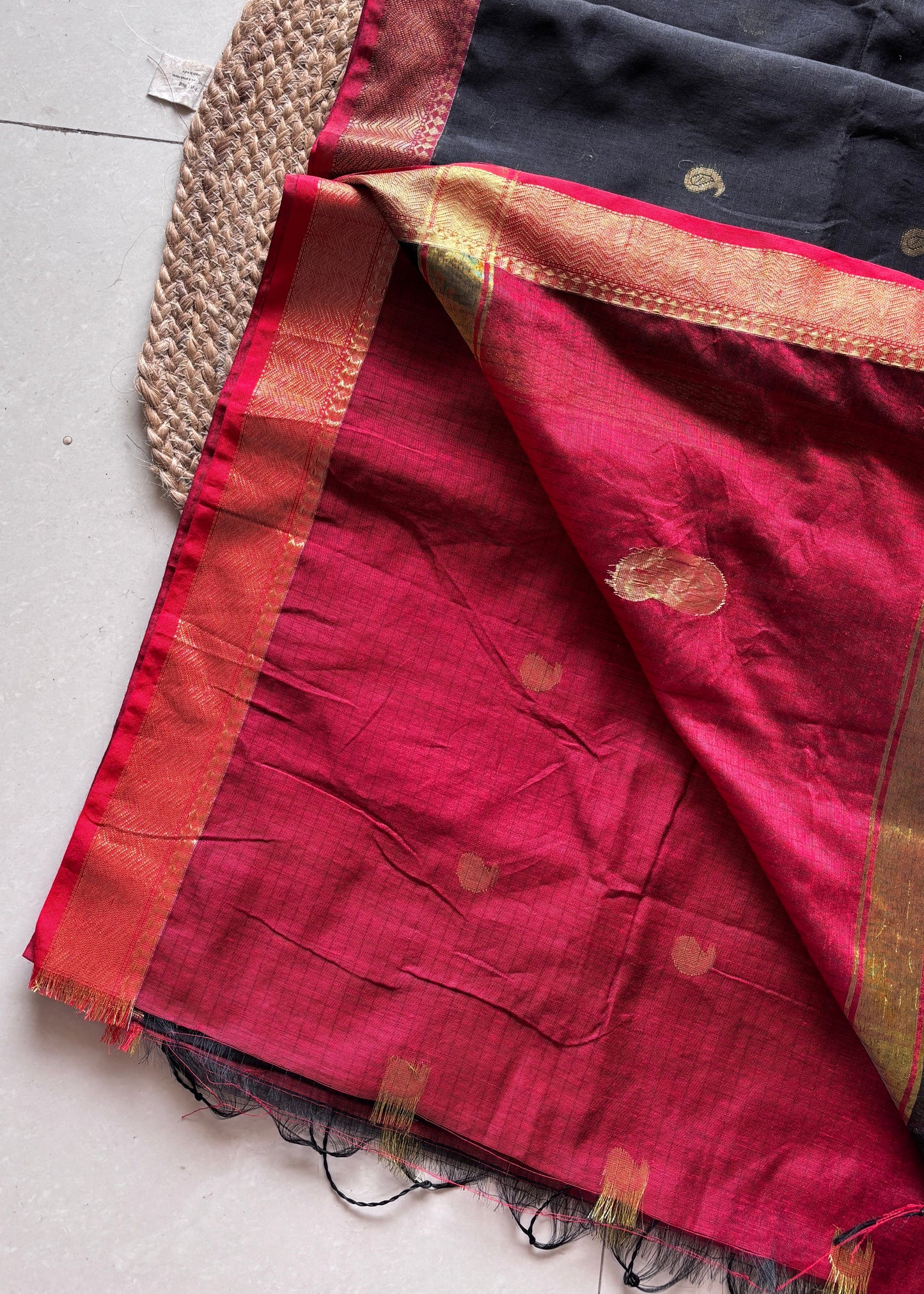 Raga Rekha - Black & Red