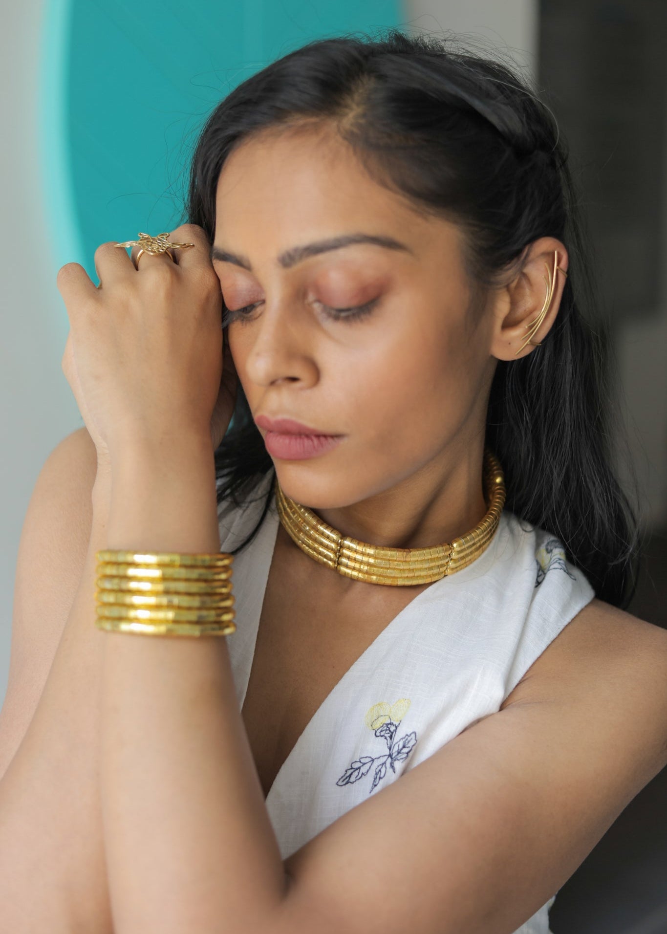 Svarna Hansli Choker